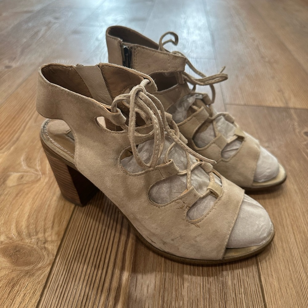 Steve Madden Nilunda Beige Lace-Up Block Heeled Sandals